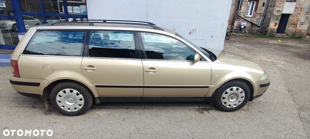 Volkswagen Passat - 4