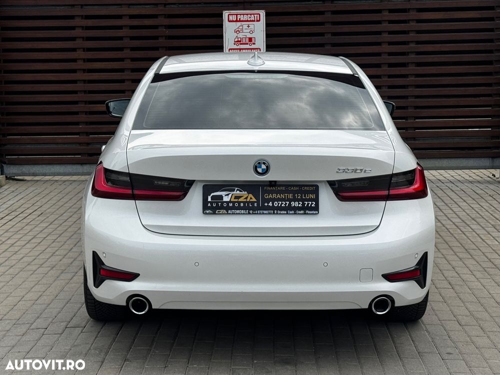 BMW Seria 3 330e Aut. Luxury Line - 12
