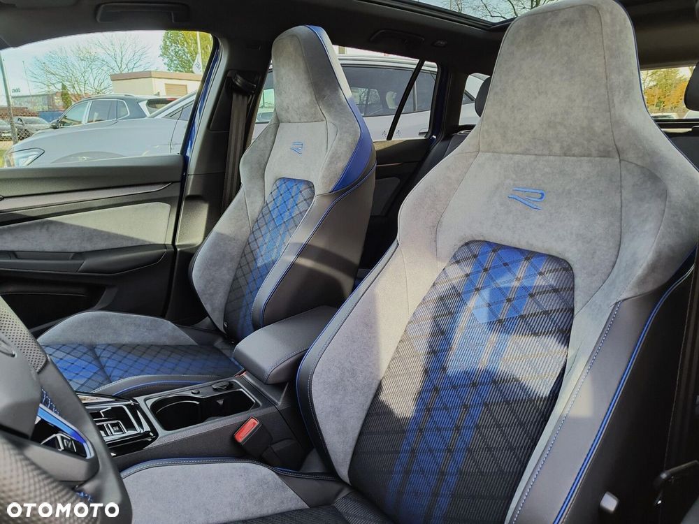 Volkswagen Golf - 10