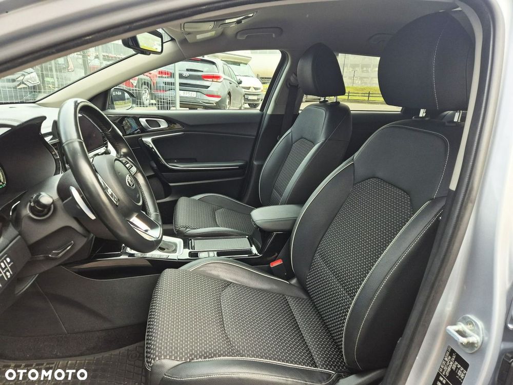 Kia Ceed - 11