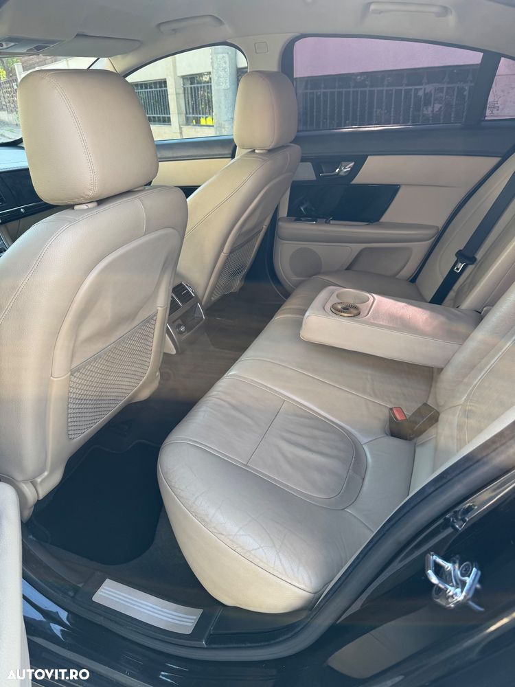 Jaguar XF 2.2D Luxury - 6