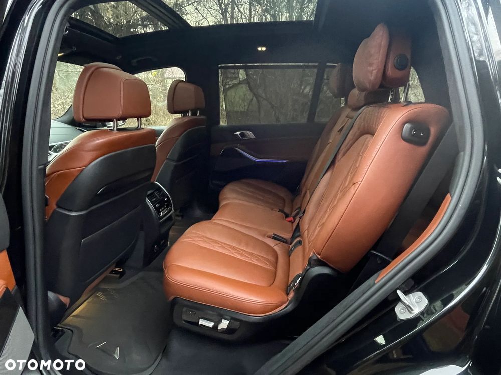 BMW X7 - 24