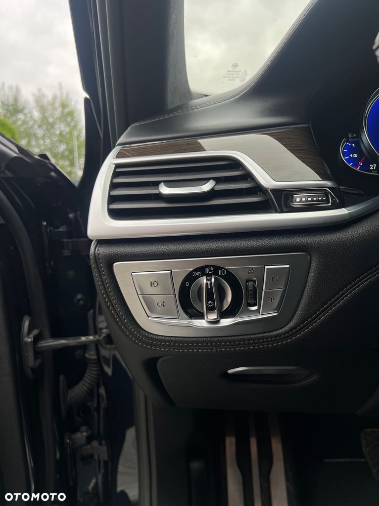 BMW Seria 7 750d xDrive - 15