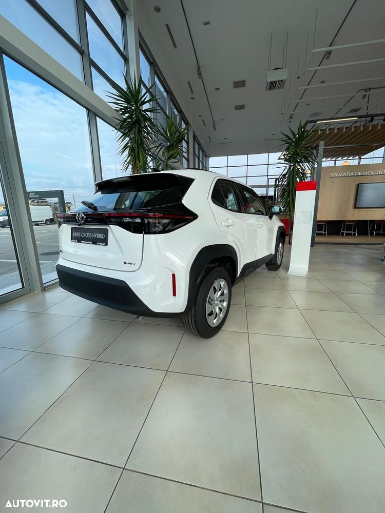 Toyota Yaris Cross 1.5 VVT-i HSD 4x2 Active - 3