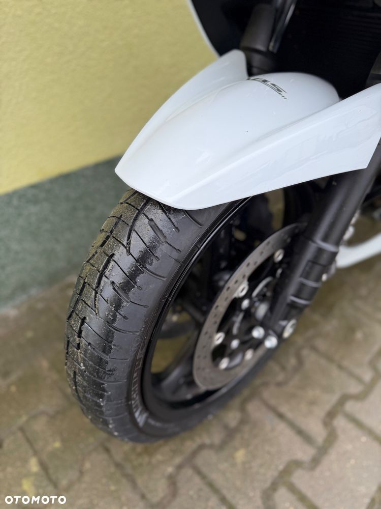 Suzuki GSX - 30