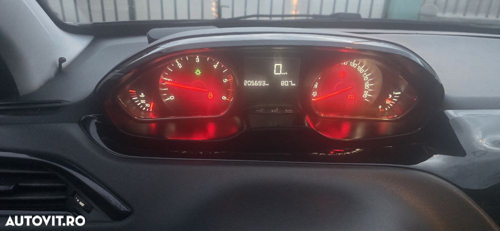 Peugeot 208 - 7