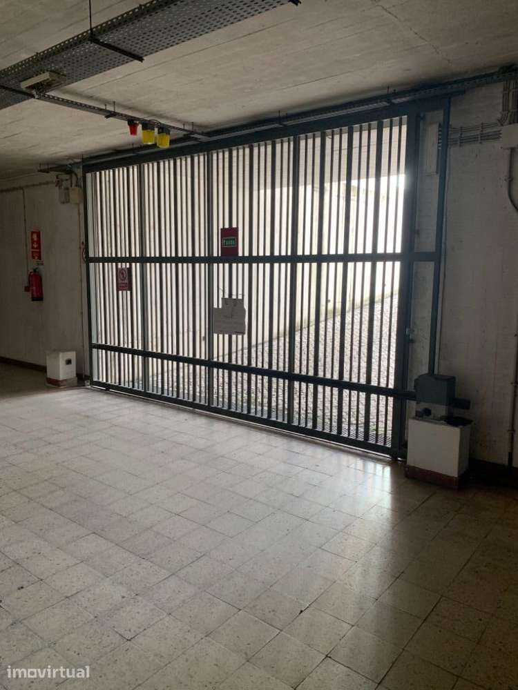 Garagem, Laranjeiro e Feijó, Praça Lopes Graça - Grande imagem: 4/6