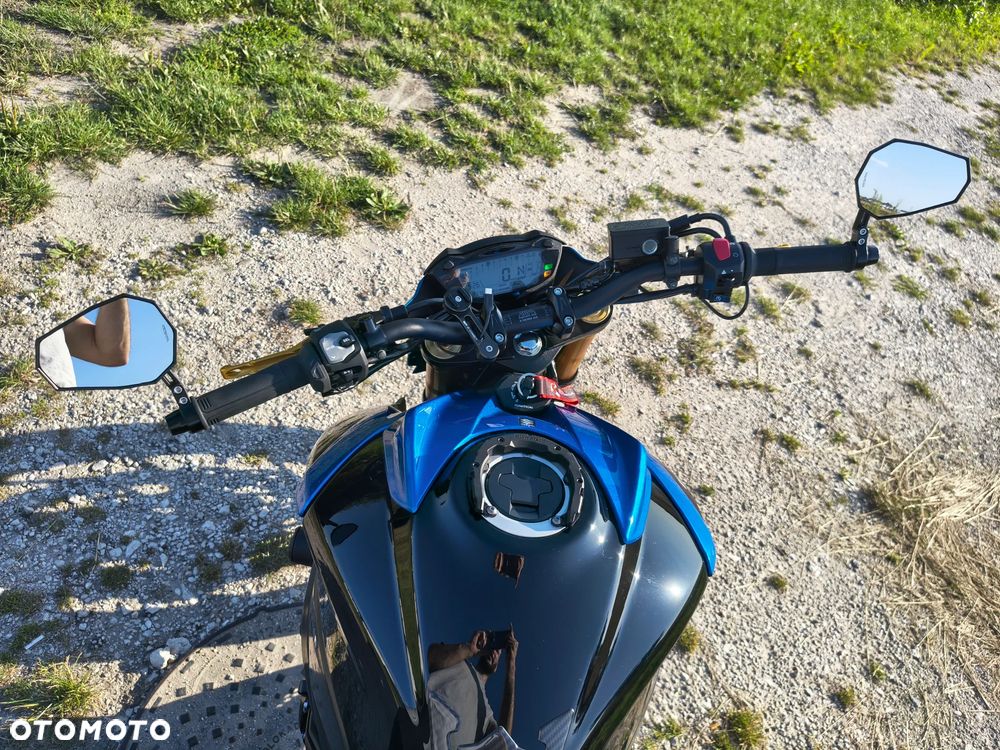 Suzuki GSX - 6