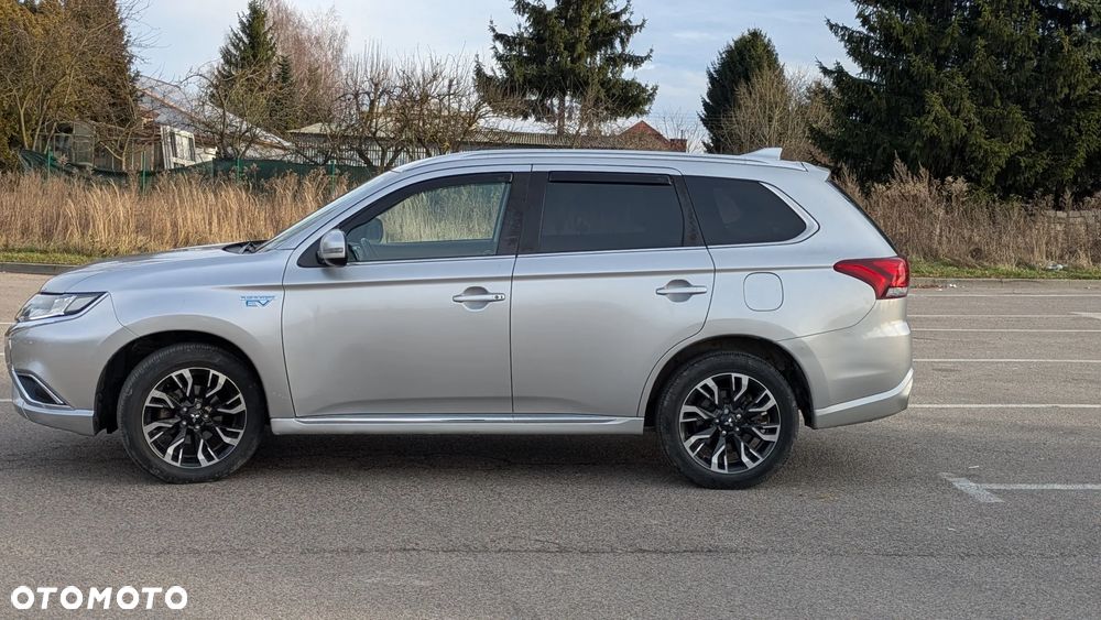 Mitsubishi Outlander 2.0 Intense + Navi 4WD CVT - 4