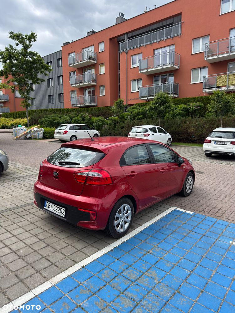 Kia Rio 1.2 L - 8