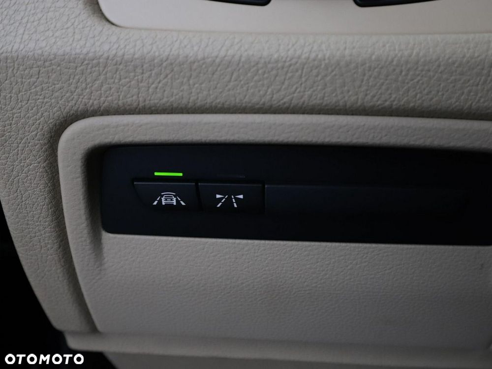 BMW Seria 3 320d Luxury Line - 38