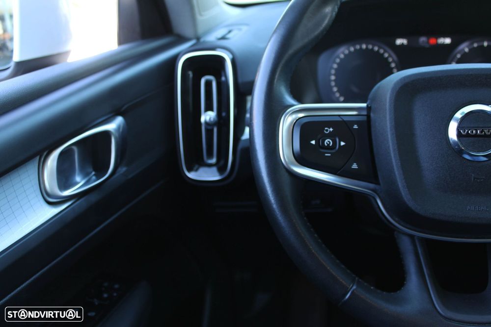 Volvo XC 40 1.5 T2 Momentum Core - 10