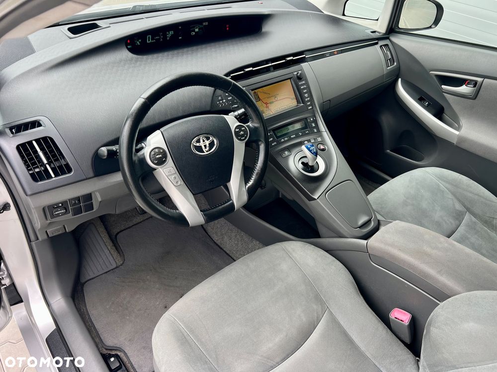 Toyota Prius (Hybrid) Executive - 6