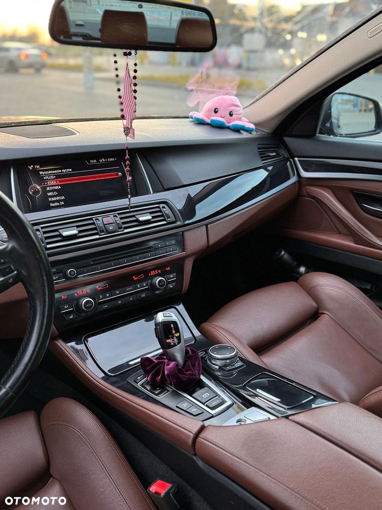 BMW Seria 5 525d xDrive - 8