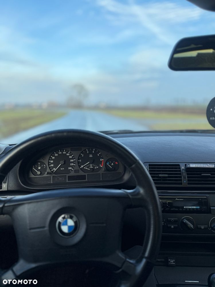 BMW Seria 3 320i - 12