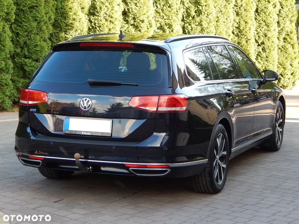 Volkswagen Passat - 4
