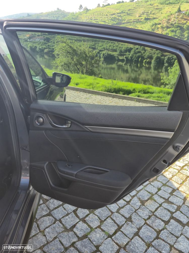 Honda Civic 1.5 i-VTEC Sport Plus - 22
