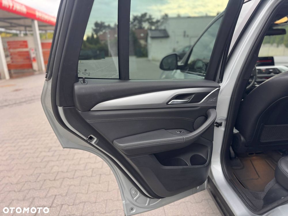 BMW X3 xDrive20i sport - 13