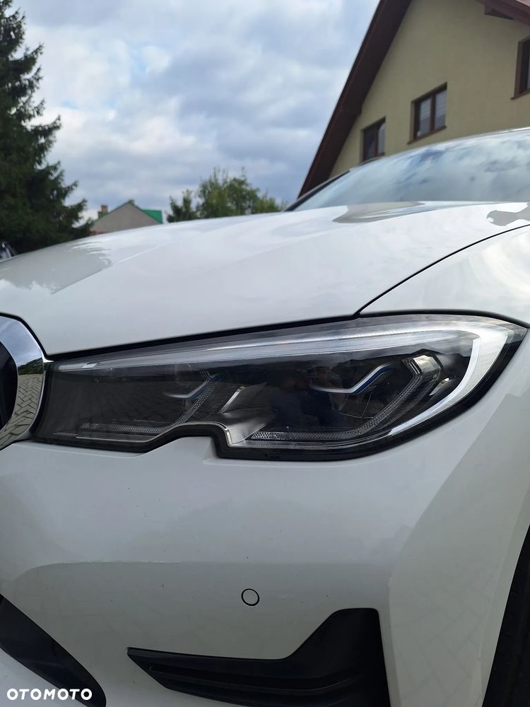 BMW Seria 3 330i xDrive Sport Line sport - 39