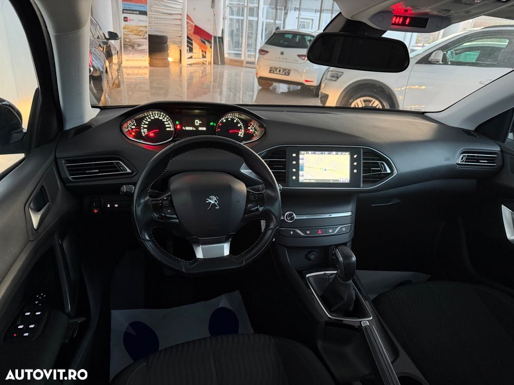 Peugeot 308 SW 1.2 L PureTech Turbo Allure - 8