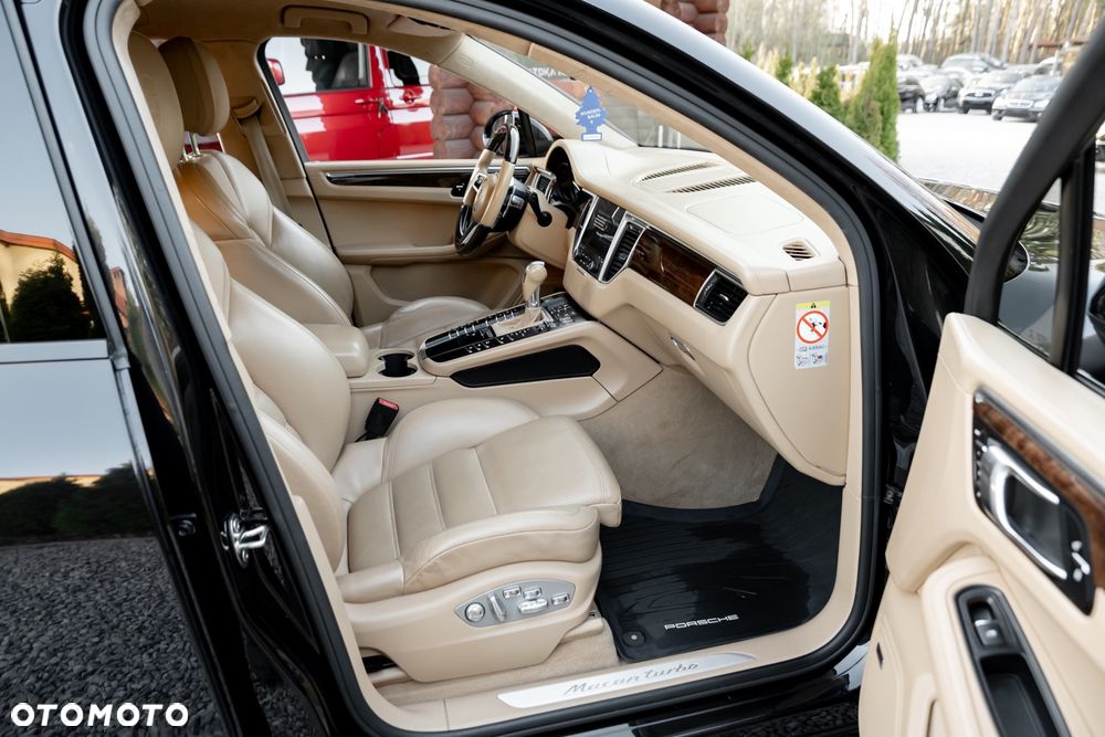 Porsche Macan Turbo - 22