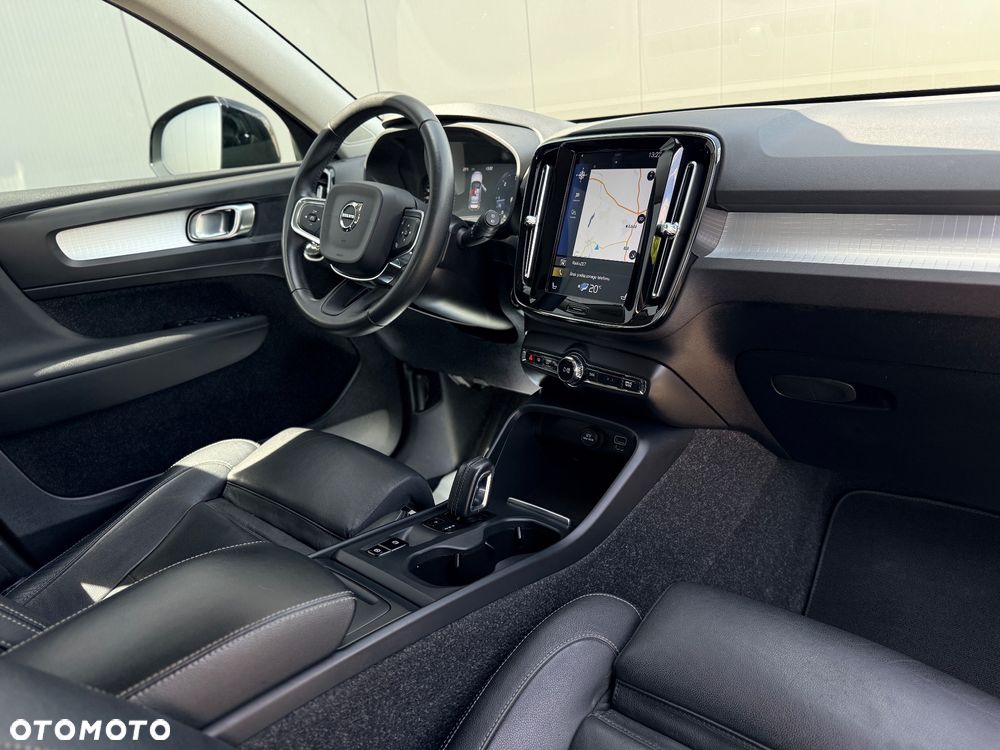 Volvo XC 40 D4 AWD Geartronic Momentum Pro - 22