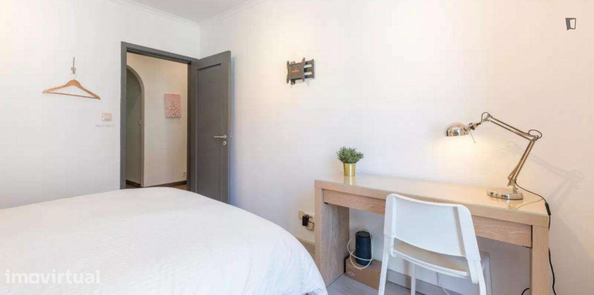 Quarto - localizado em Intendente Lisbon - Grande imagem: 3/10