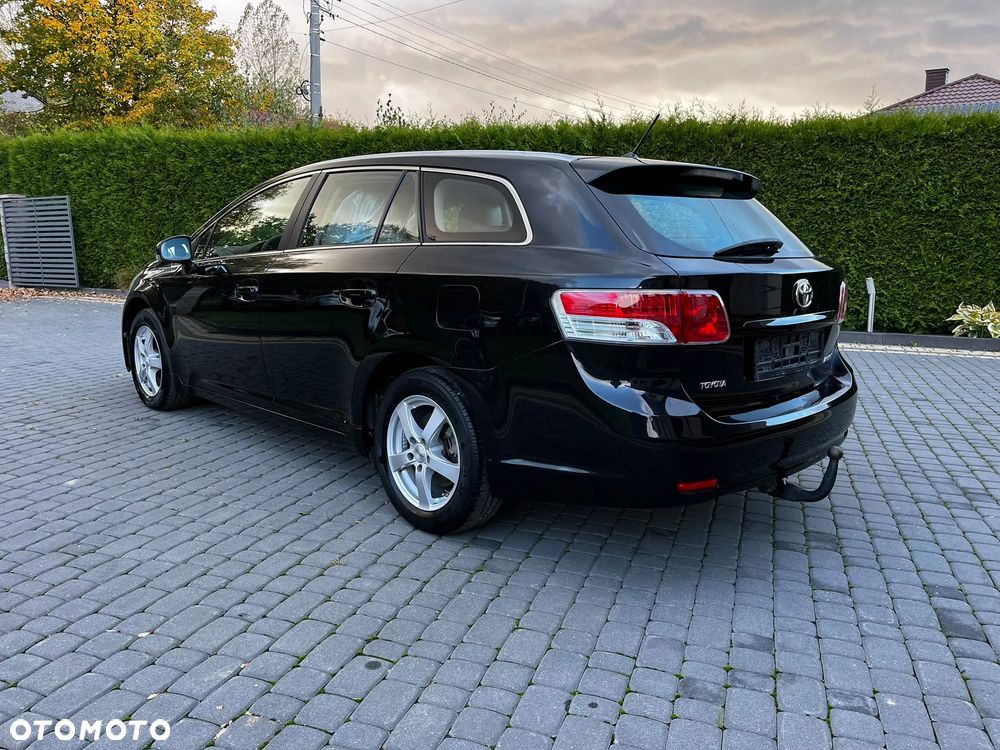 Toyota Avensis 2011 photo 5