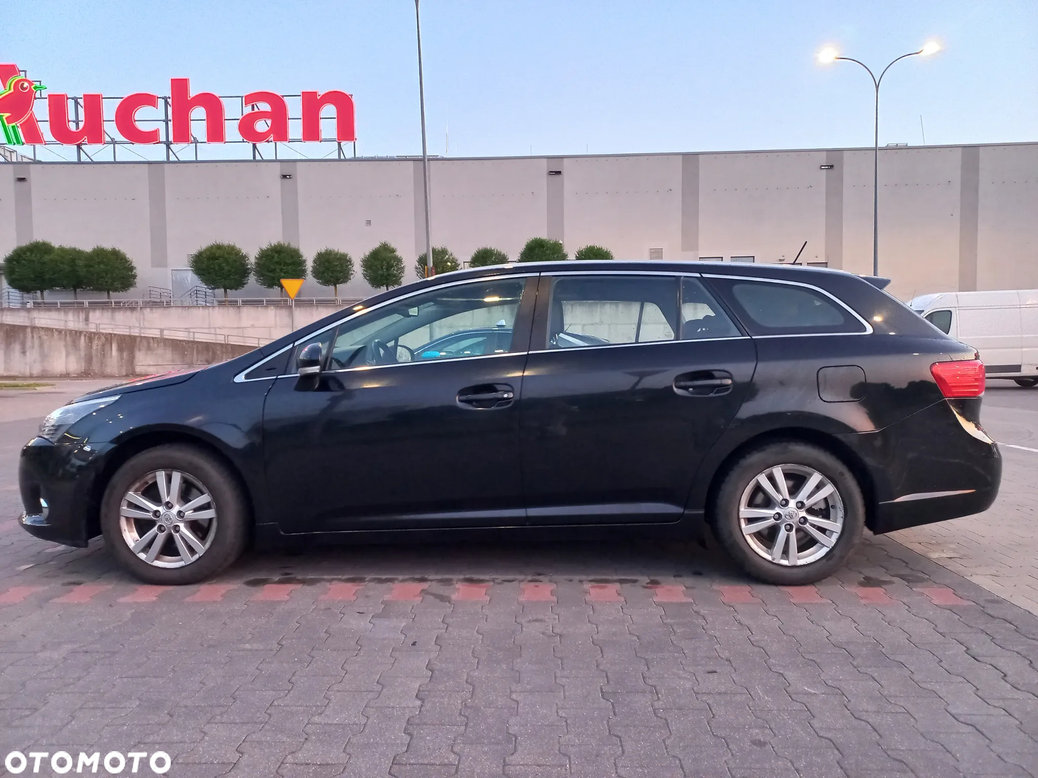 Toyota Avensis 2.0 D-4D Sol - 6
