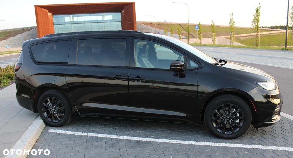 Chrysler Pacifica - 32