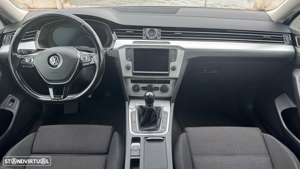 VW Passat Variant 1.6 TDI BlueMotion - 21