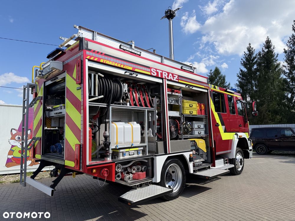 MAN Straż pożarna pojazd pożarniczy wóz strażacki MAN L80 GBA średni terenowy- uterenowiony 4x4 CNBOP 3000l wody + 100l piany reduktor blokady przedniego i tylnego mostu, maszt oświetleniowy - 4