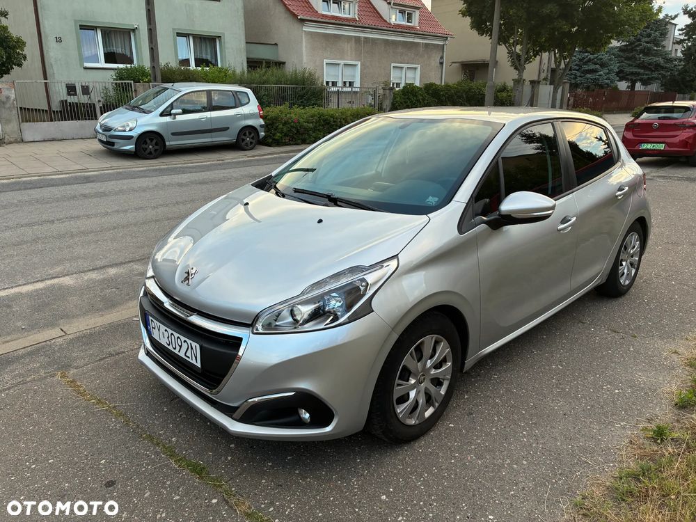 Peugeot 208 - 8