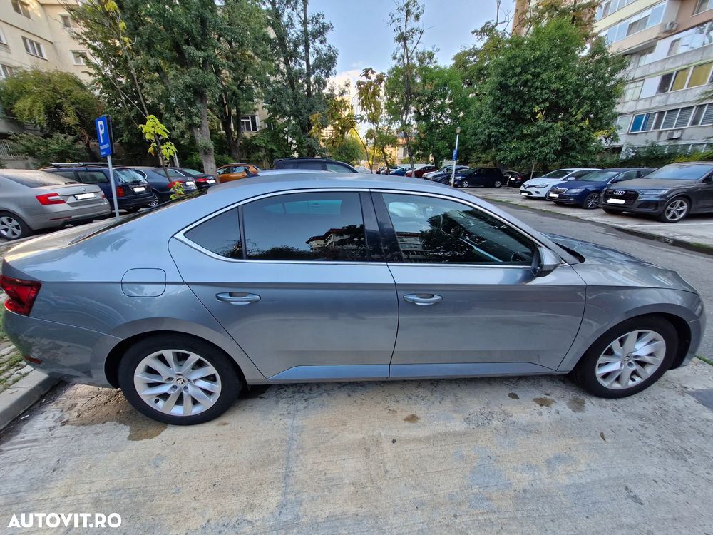 Skoda Superb 2.0 TDI DSG Ambition - 11