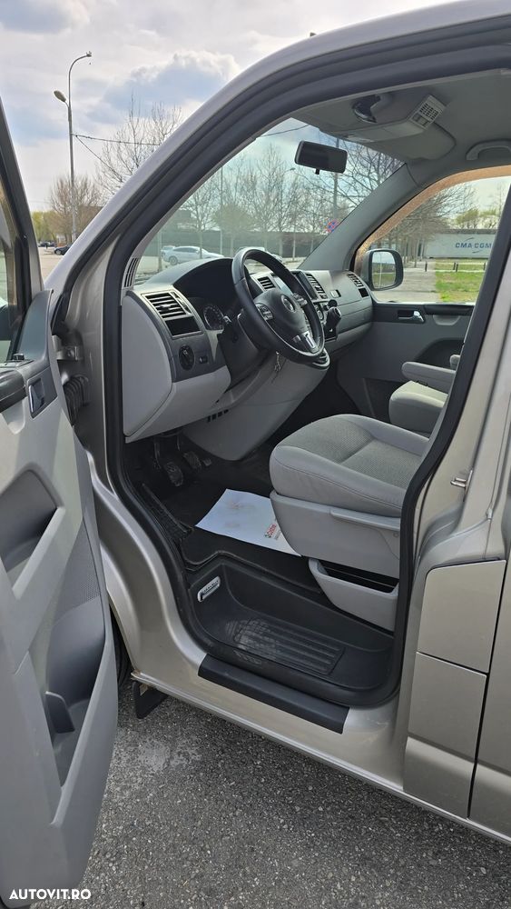 Volkswagen Caravelle - 10