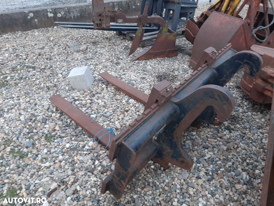 Furci incarcator frontal Noi si Sh - 10