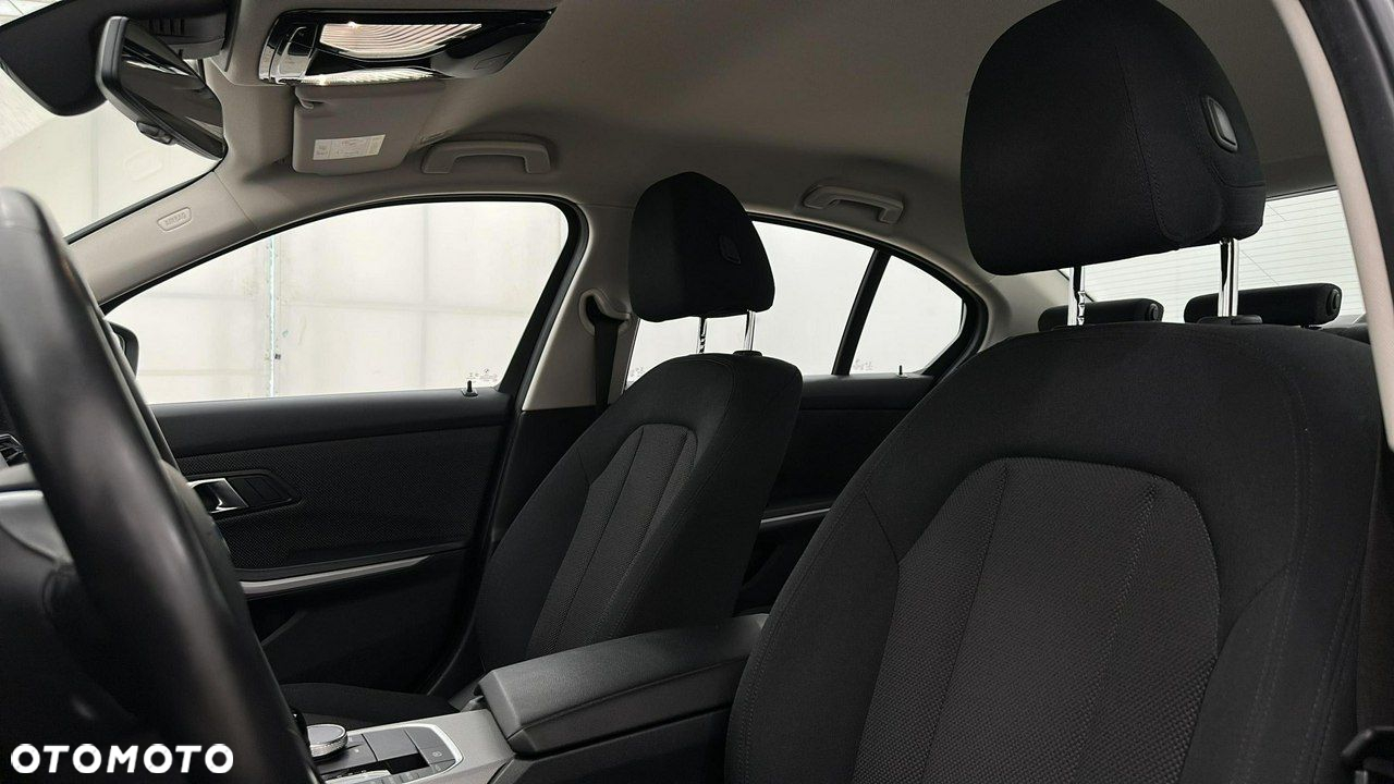 BMW Seria 3 318d - 11