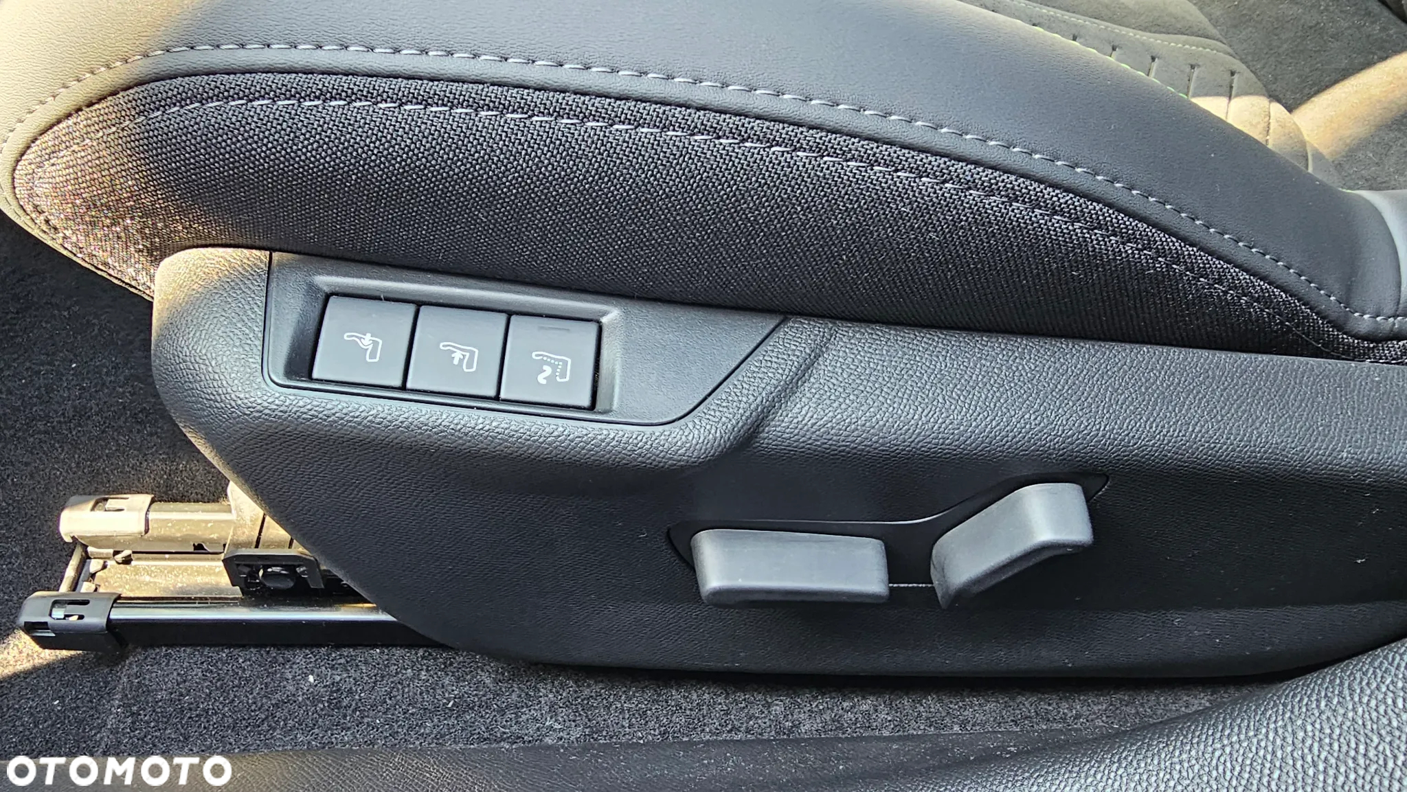 Peugeot 208 e-208 54kWh GT - 9