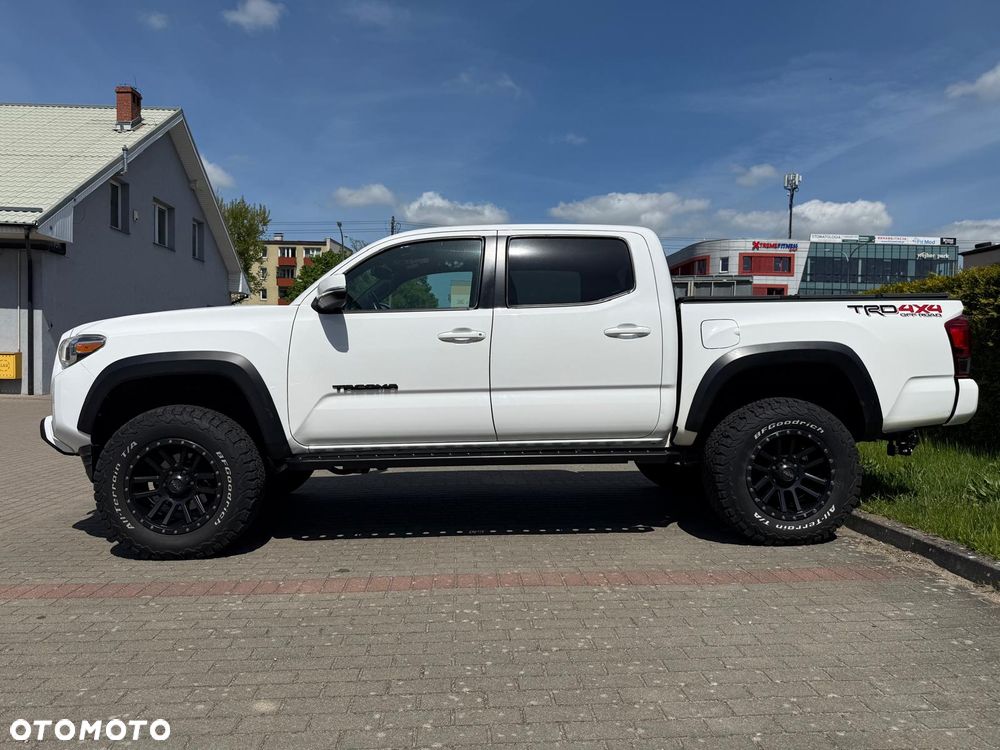 Toyota Tacoma - 1