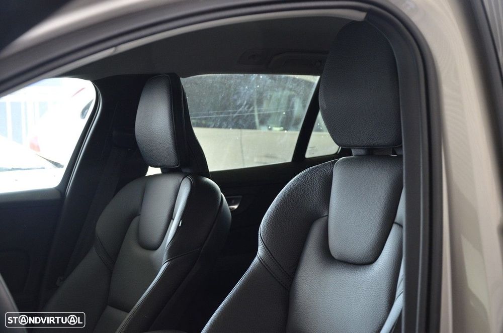 Volvo V60 2.0 T6 AWD TE Plus Dark - 6