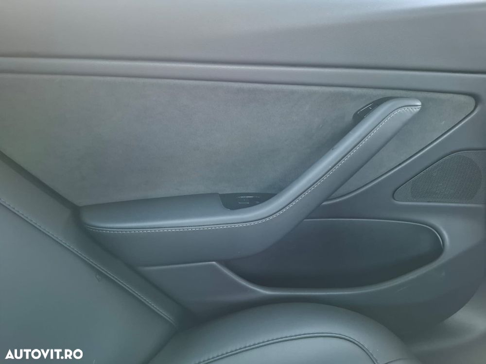 Tesla Model 3 - 29