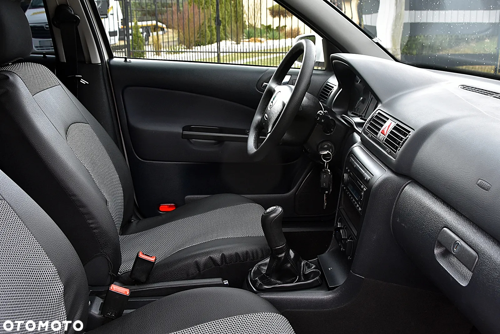 Skoda Octavia 1.6 Combi Ambiente - 17