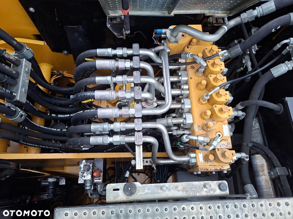 Caterpillar CAT M 318 D - 21