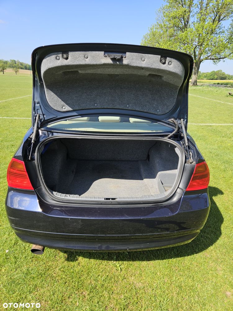 BMW Seria 3 318i - 3