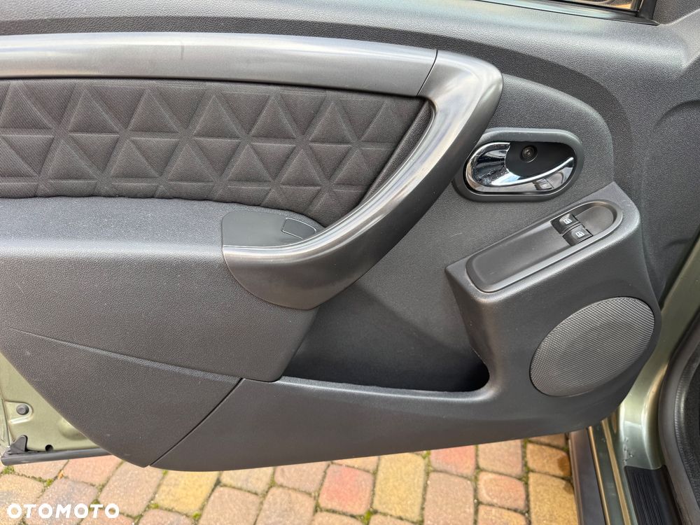 Dacia Duster 1.6 16V 105 4x2 Laureate - 22