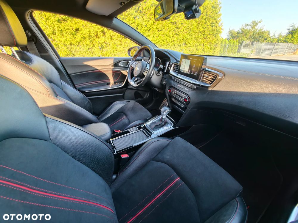 Kia ProCeed - 13