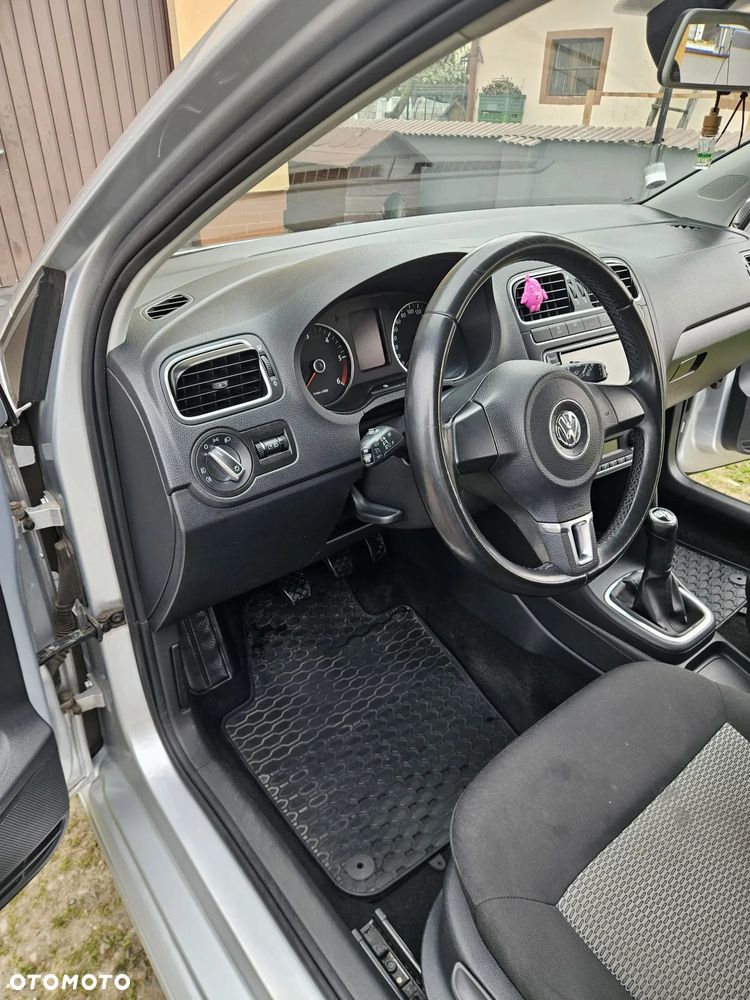Volkswagen Polo - 2