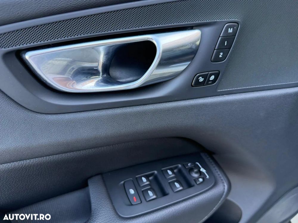 Volvo XC 60 - 30