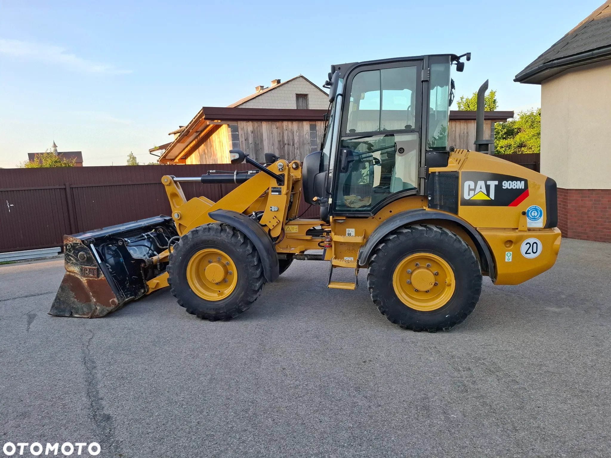 Caterpillar CAT 908 M - 3
