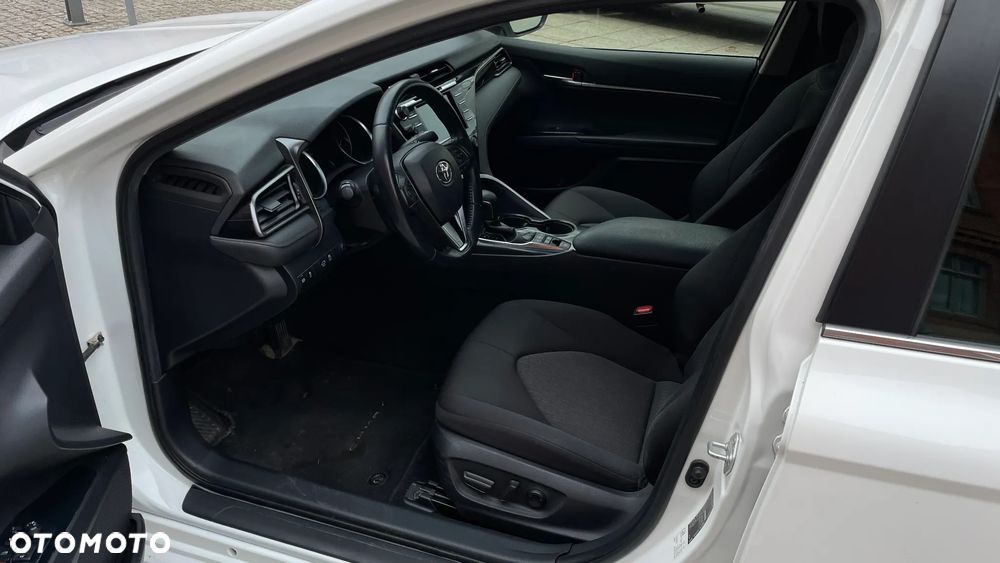 Toyota Camry 2.5 Hybrid Comfort CVT - 12